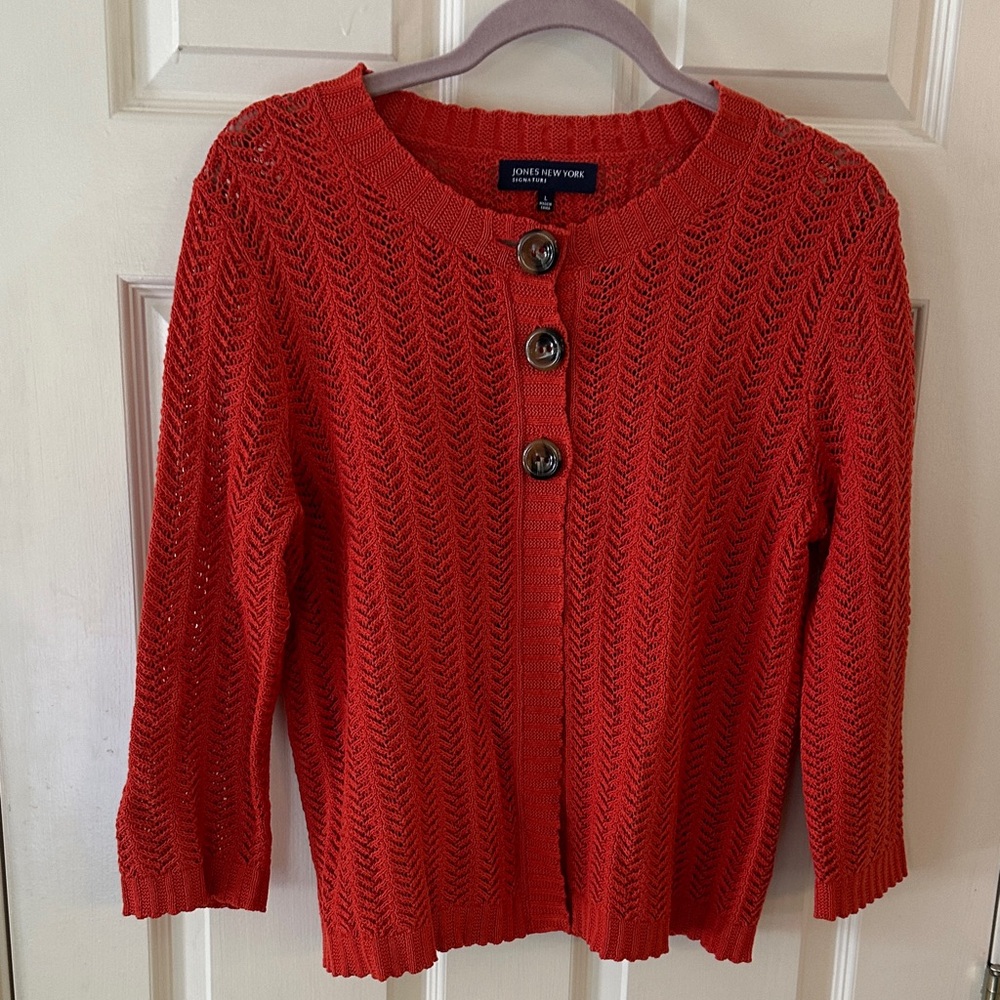 Jones New York Women's 3 Button burnt umber crotchet sweater.